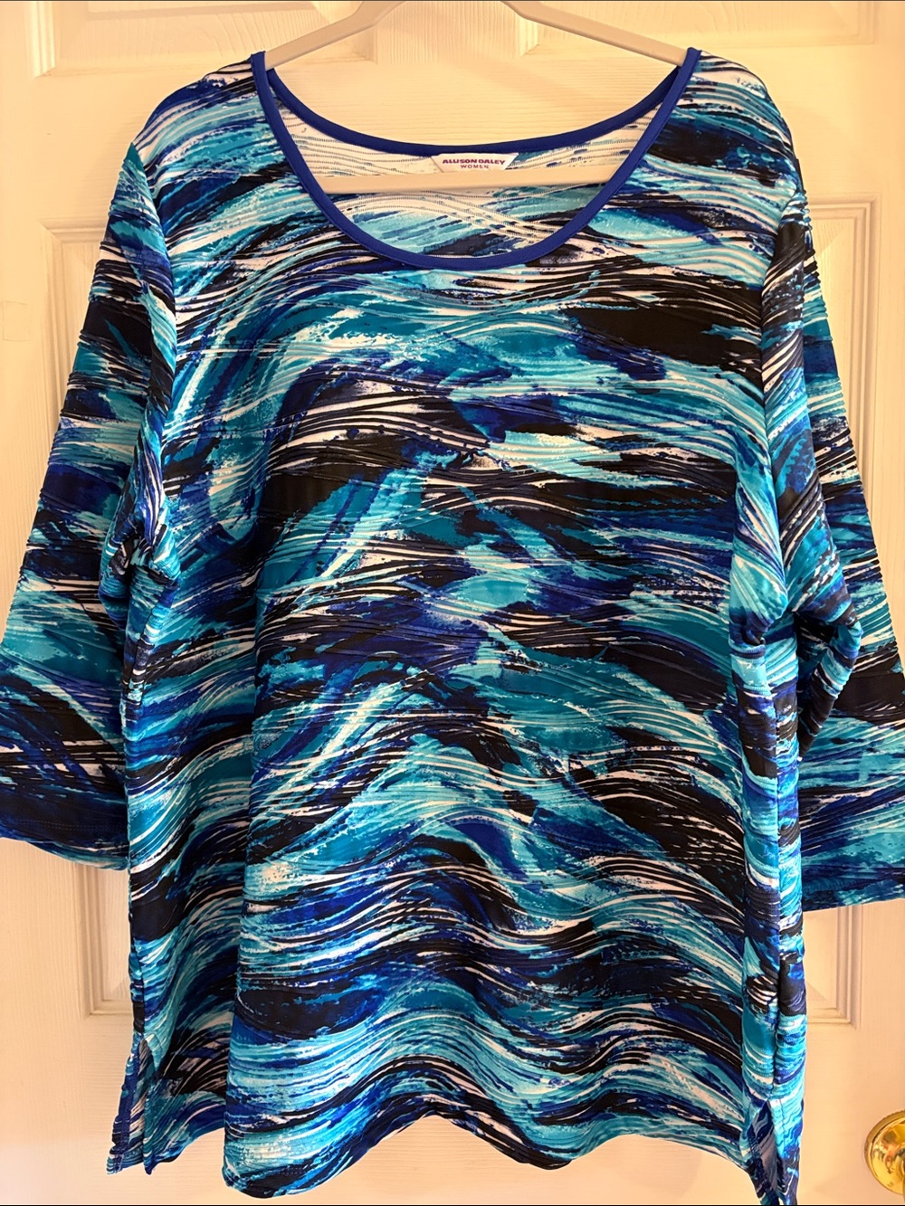 Women's Blue Wave Print Scoop Neck Top